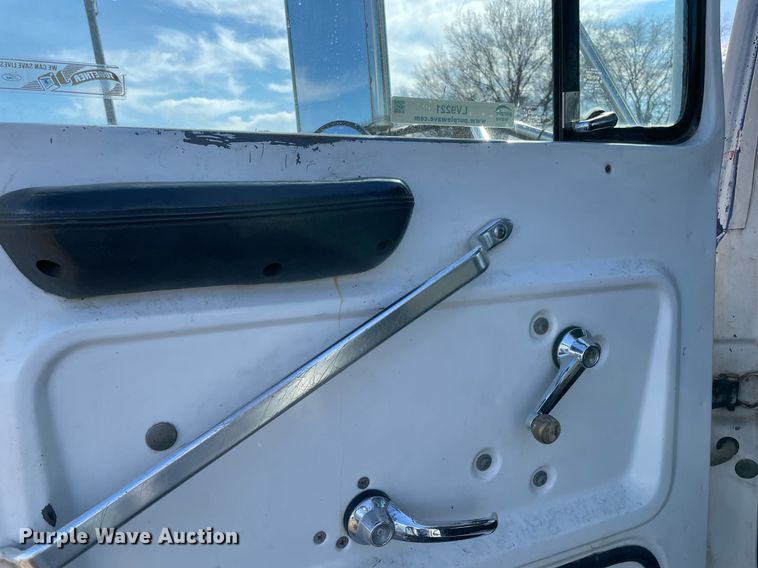 image for item LV9221 1991 Ford L9000  semi truck