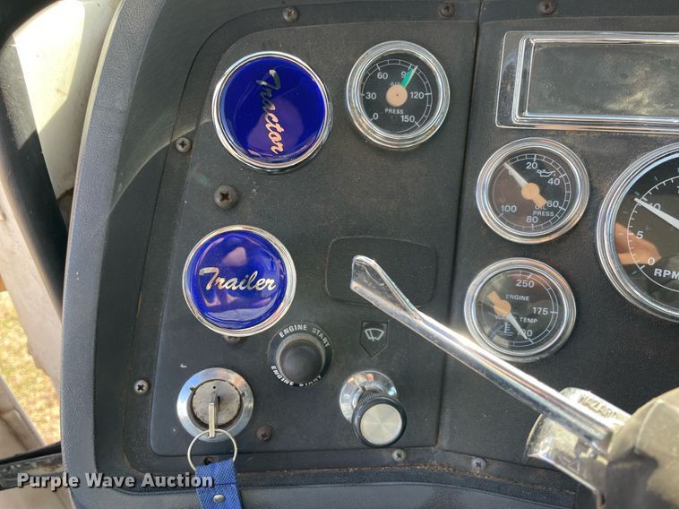 image for item LV9221 1991 Ford L9000  semi truck