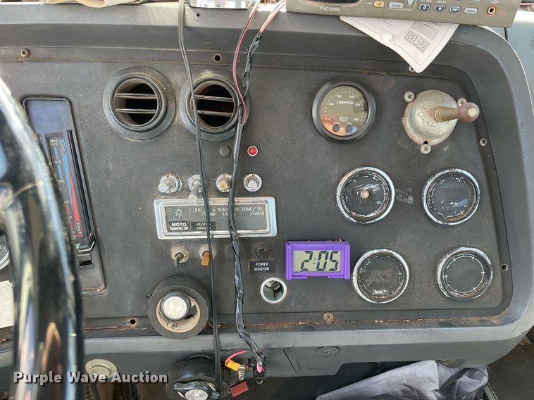 image for item LV9221 1991 Ford L9000  semi truck