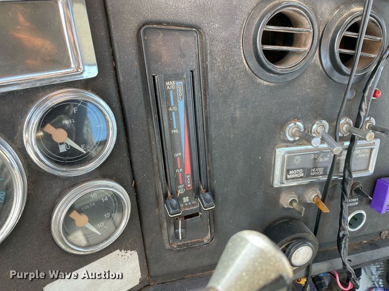 image for item LV9221 1991 Ford L9000  semi truck