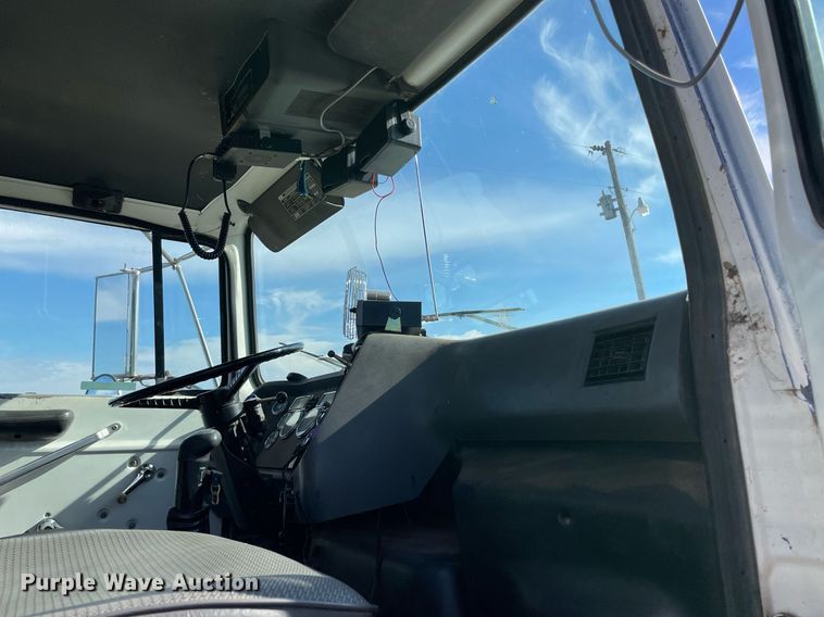 image for item LV9221 1991 Ford L9000  semi truck