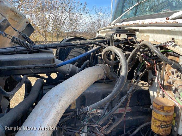 image for item LV9221 1991 Ford L9000  semi truck