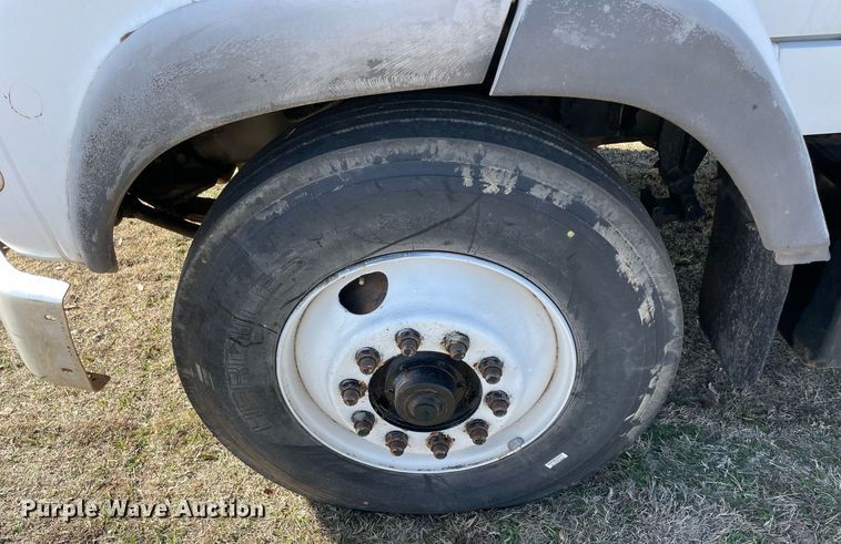 image for item LV9221 1991 Ford L9000  semi truck