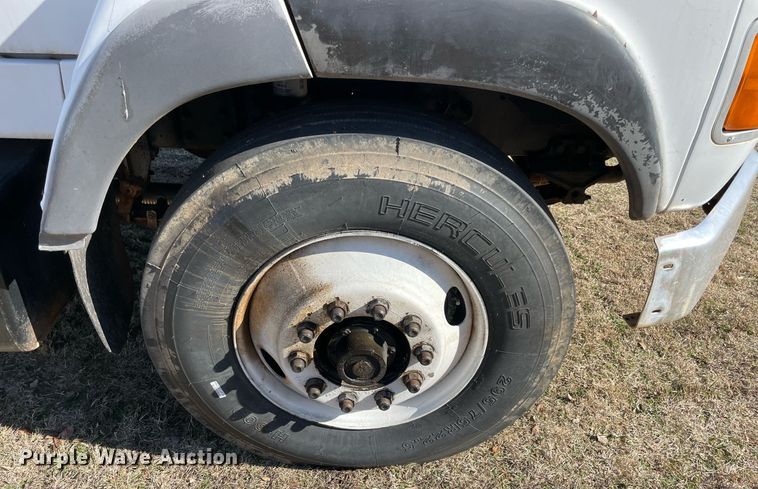 image for item LV9221 1991 Ford L9000  semi truck