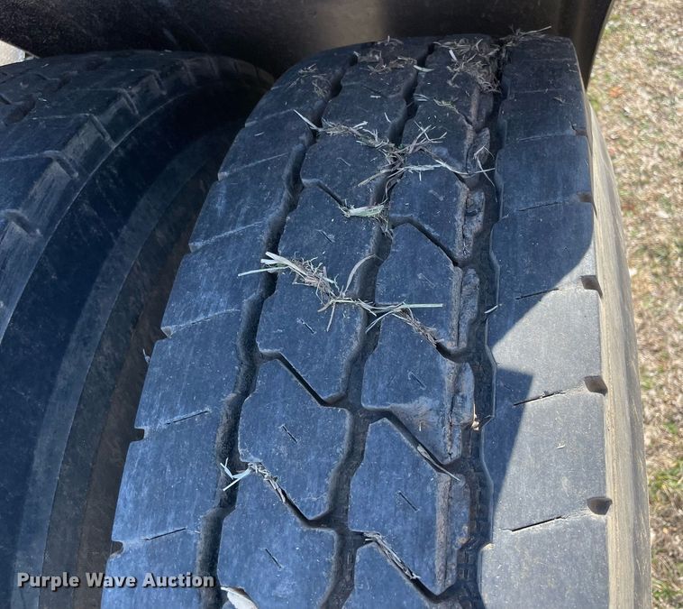 image for item LV9221 1991 Ford L9000  semi truck