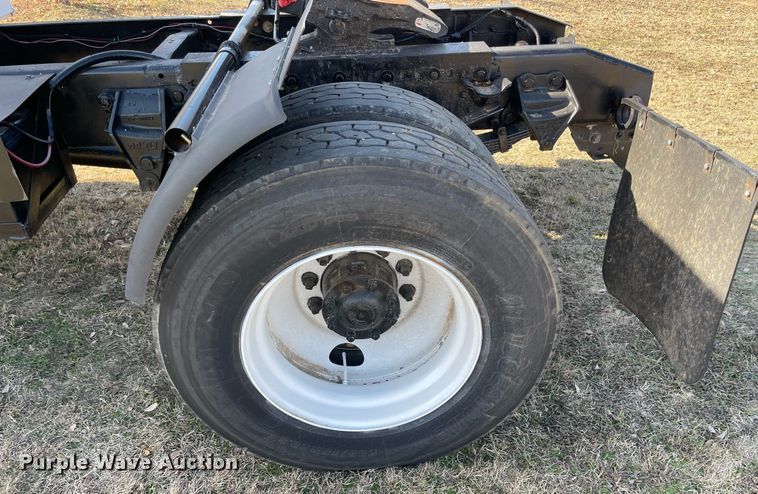 image for item LV9221 1991 Ford L9000  semi truck