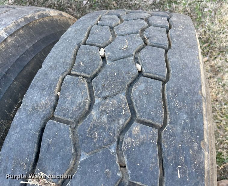 image for item LV9221 1991 Ford L9000  semi truck