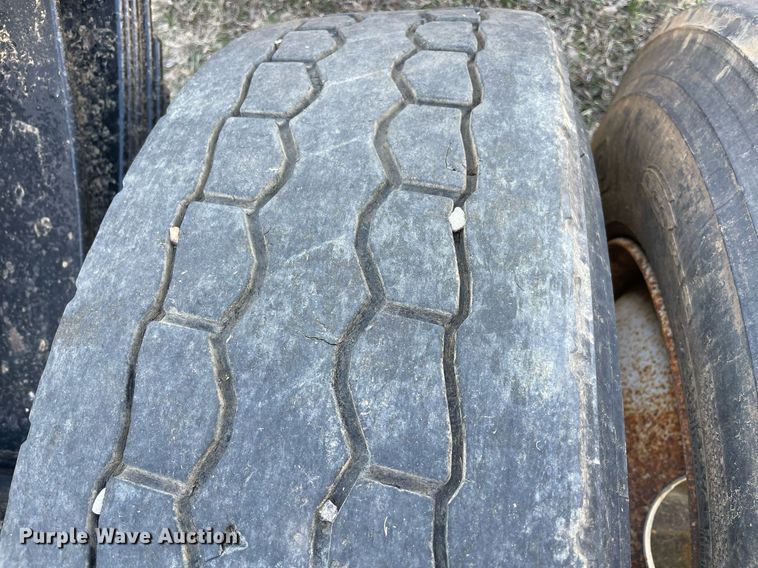 image for item LV9221 1991 Ford L9000  semi truck