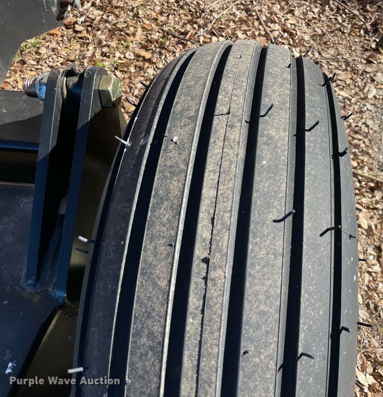 image for item LV9224 Kuhn GMD700  disc mower