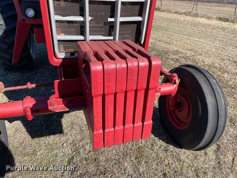 image for item LV9225 International 986  tractor