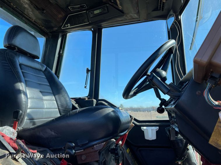 image for item LV9225 International 986  tractor