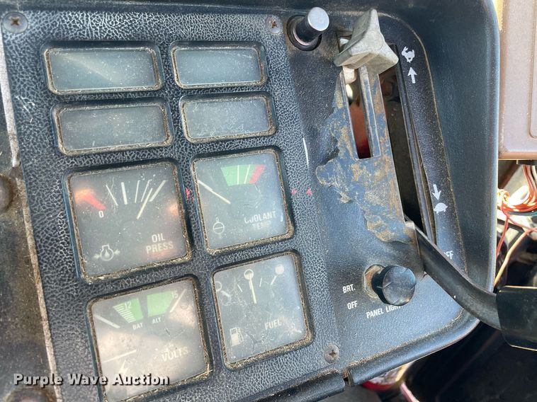 image for item LV9225 International 986  tractor