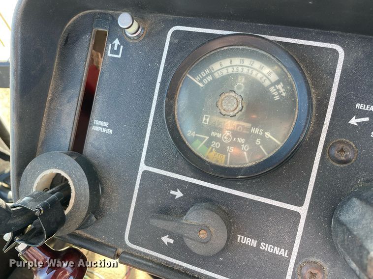 image for item LV9225 International 986  tractor