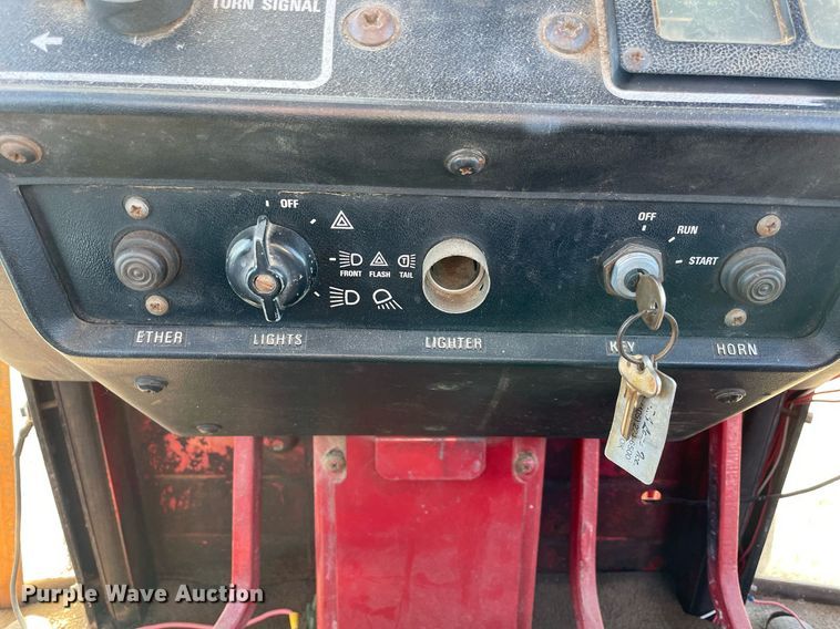 image for item LV9225 International 986  tractor