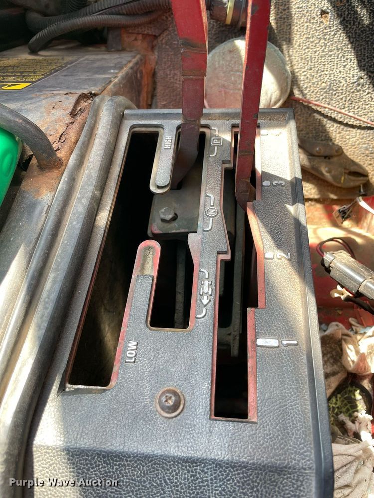 image for item LV9225 International 986  tractor