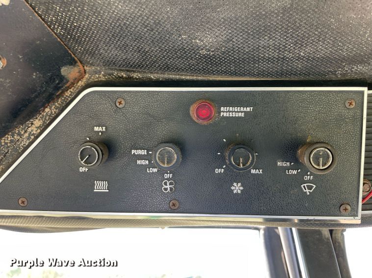 image for item LV9225 International 986  tractor