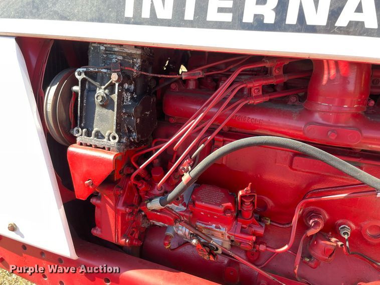 image for item LV9225 International 986  tractor