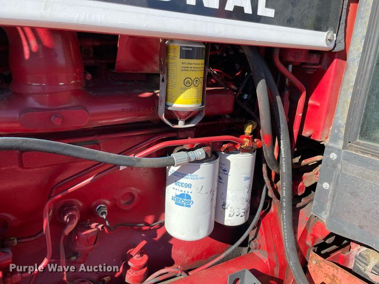 image for item LV9225 International 986  tractor