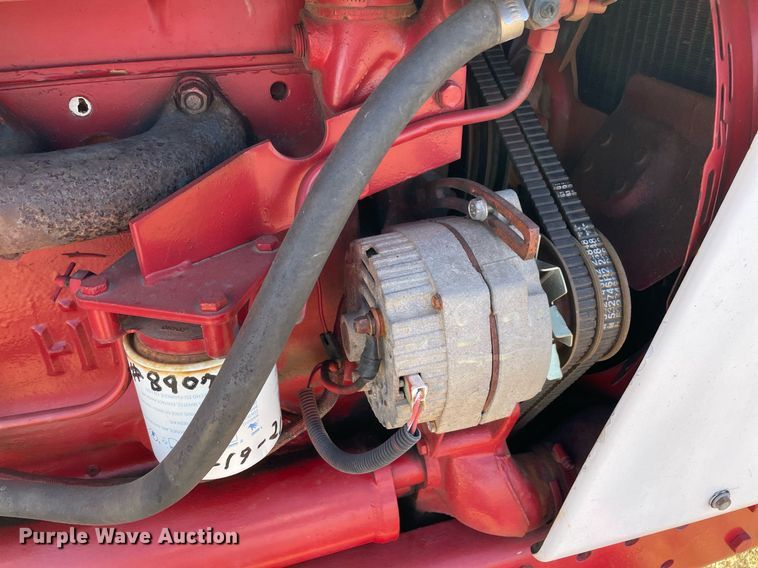 image for item LV9225 International 986  tractor