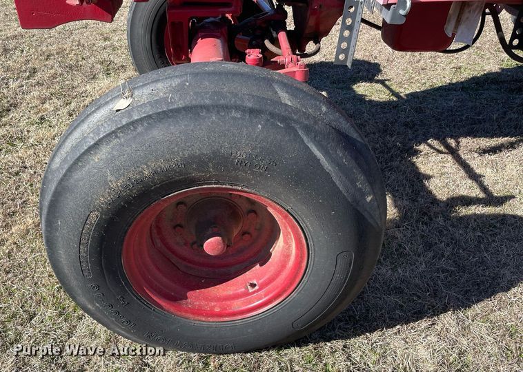 image for item LV9225 International 986  tractor