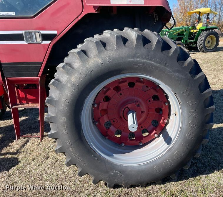 image for item LV9225 International 986  tractor