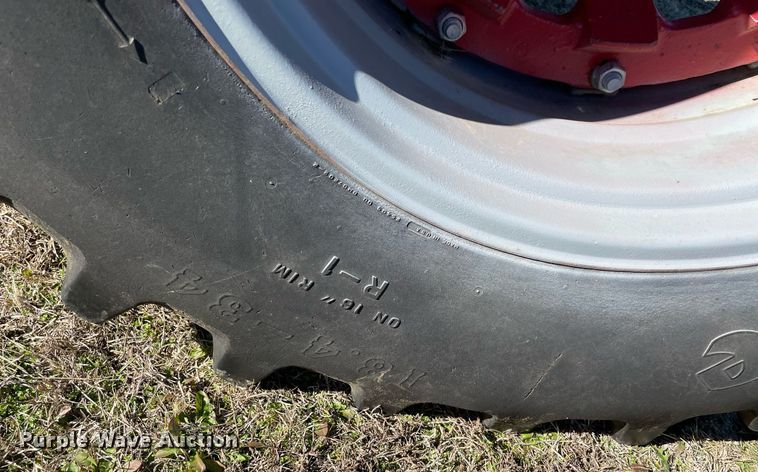 image for item LV9225 International 986  tractor