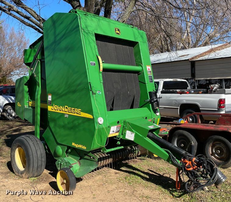 image for item LV9230 John Deere 467  round baler
