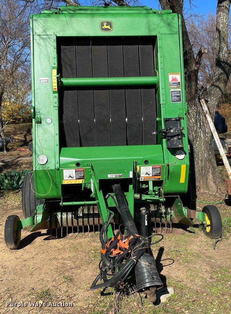 image for item LV9230 John Deere 467  round baler