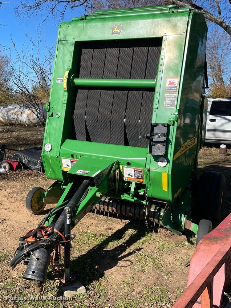 image for item LV9230 John Deere 467  round baler