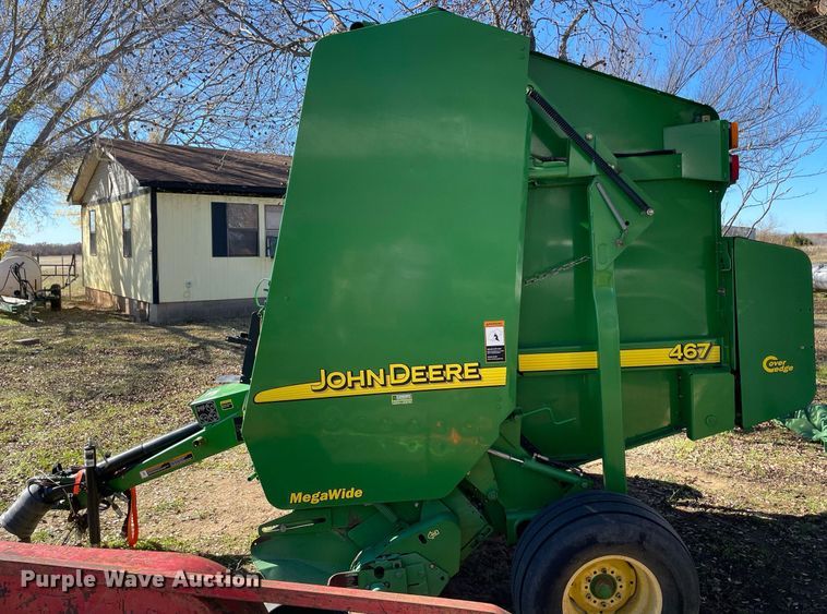 image for item LV9230 John Deere 467  round baler