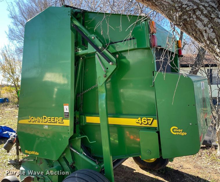image for item LV9230 John Deere 467  round baler