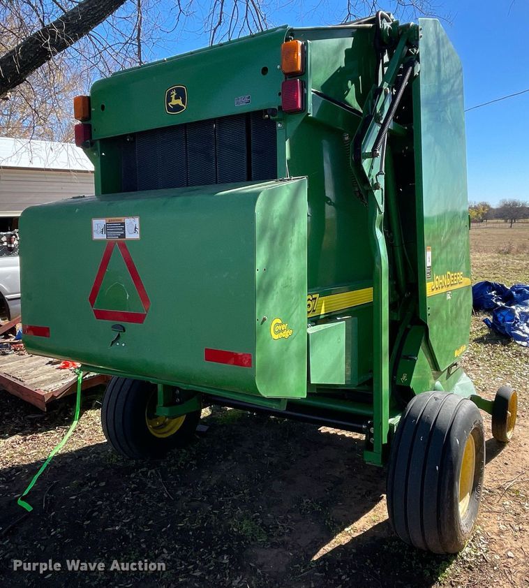 image for item LV9230 John Deere 467  round baler