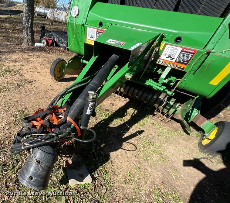 image for item LV9230 John Deere 467  round baler