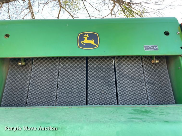 image for item LV9230 John Deere 467  round baler