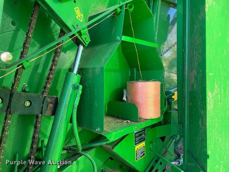 image for item LV9230 John Deere 467  round baler