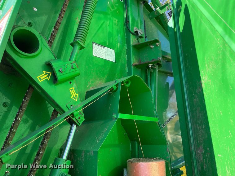 image for item LV9230 John Deere 467  round baler