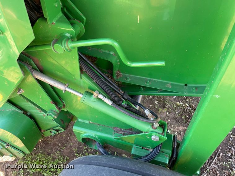 image for item LV9230 John Deere 467  round baler