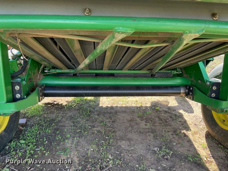 image for item LV9230 John Deere 467  round baler