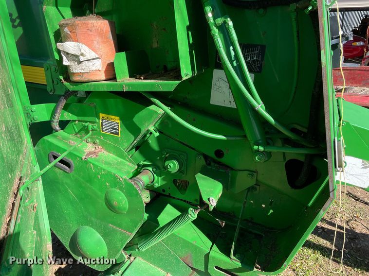 image for item LV9230 John Deere 467  round baler