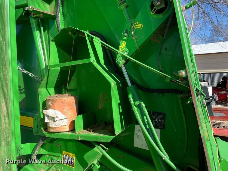 image for item LV9230 John Deere 467  round baler