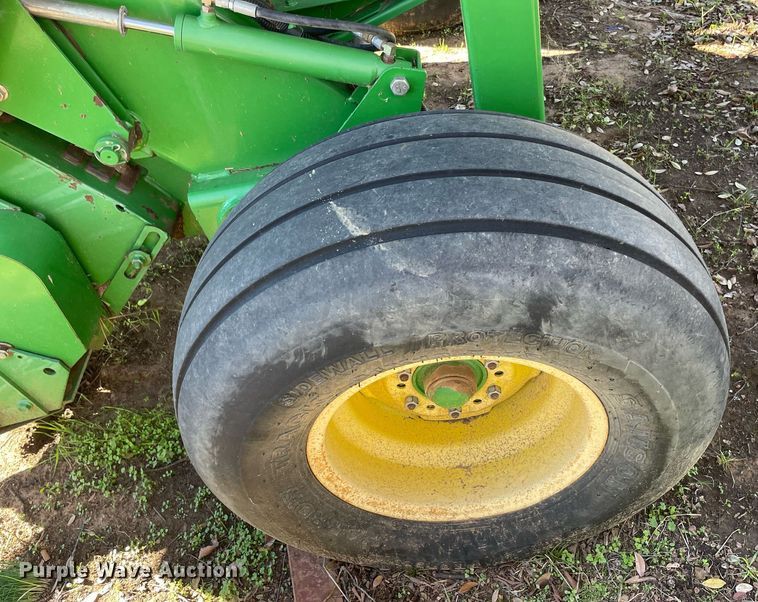 image for item LV9230 John Deere 467  round baler