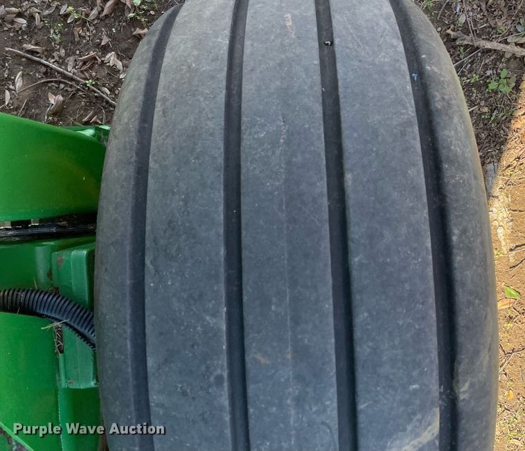 image for item LV9230 John Deere 467  round baler