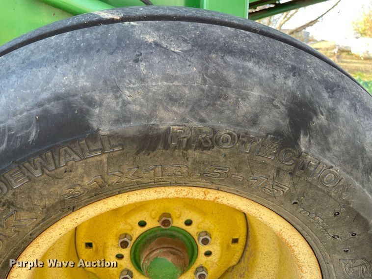 image for item LV9230 John Deere 467  round baler