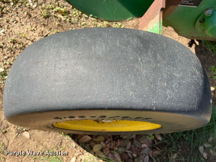 image for item LV9230 John Deere 467  round baler