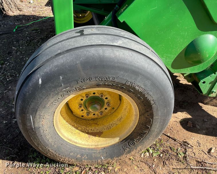 image for item LV9230 John Deere 467  round baler