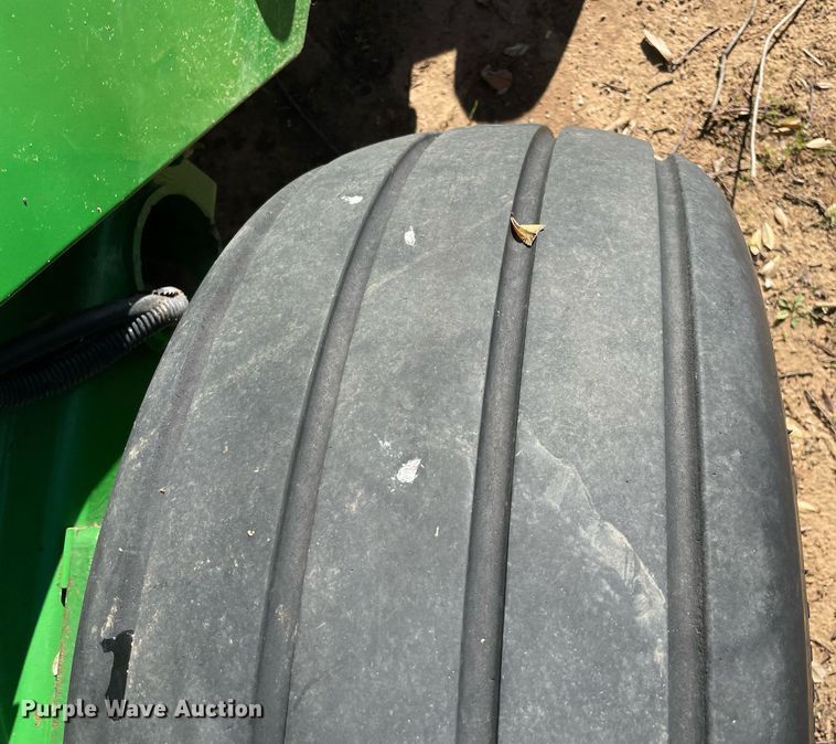 image for item LV9230 John Deere 467  round baler