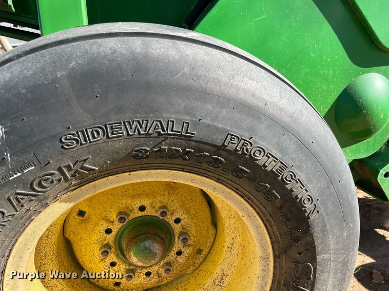 image for item LV9230 John Deere 467  round baler