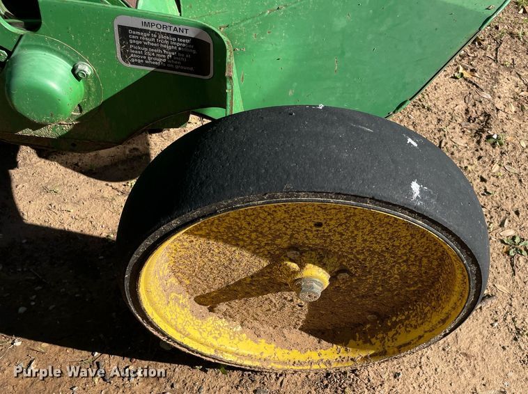 image for item LV9230 John Deere 467  round baler