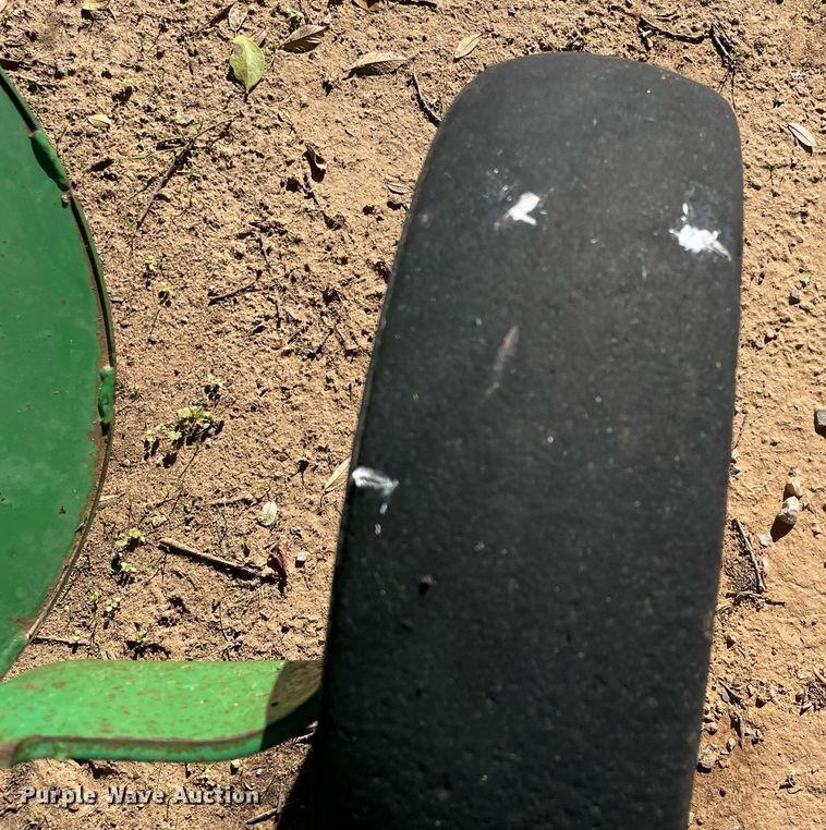 image for item LV9230 John Deere 467  round baler