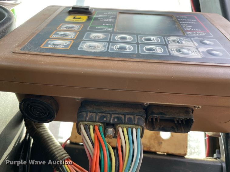 image for item LV9230 John Deere 467  round baler